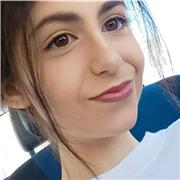 Me defino como una profesora con empatía , paciente y que ama a los niños